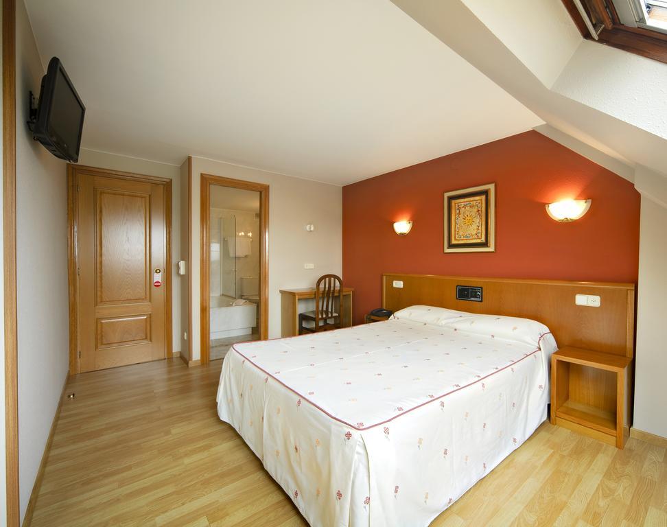Hotel Europa Arteixo Bagian luar foto