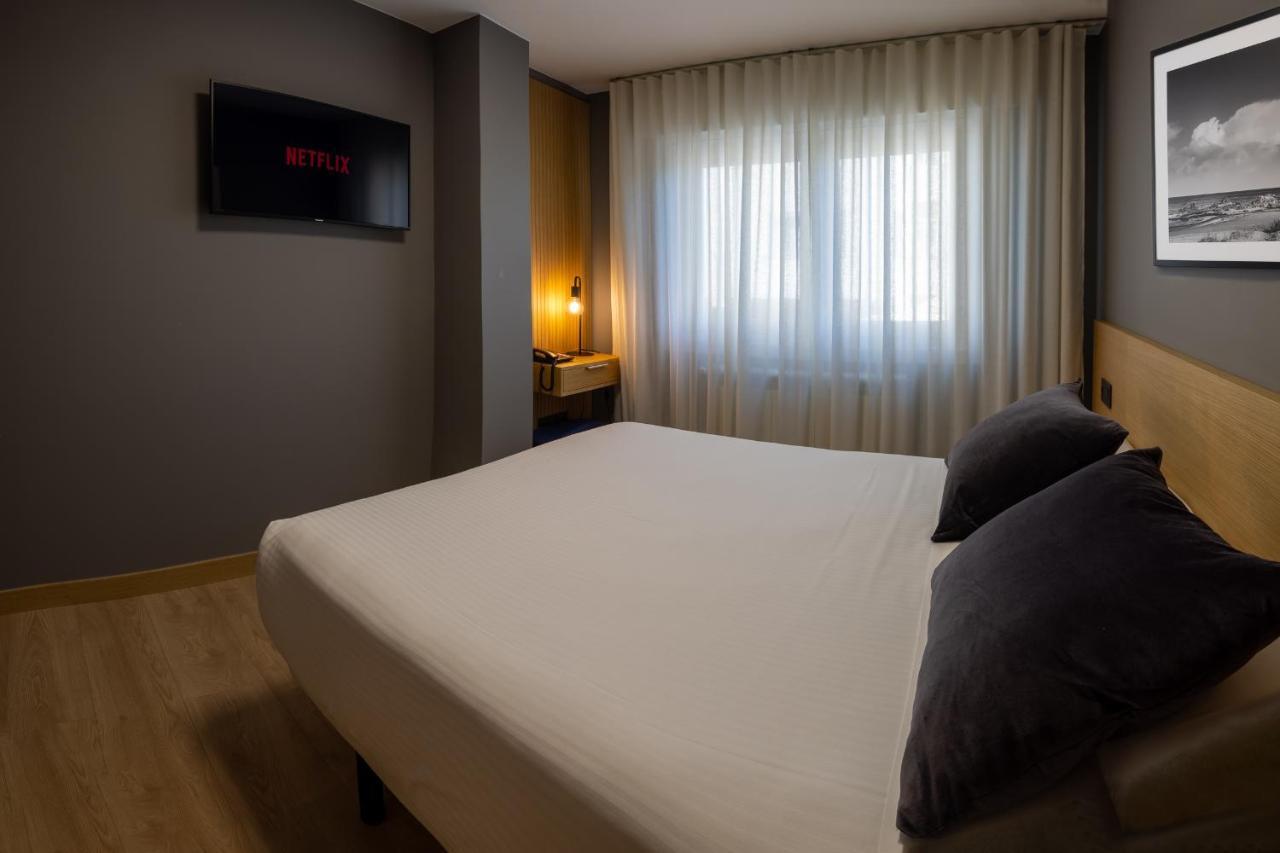 Hotel Europa Arteixo Bagian luar foto