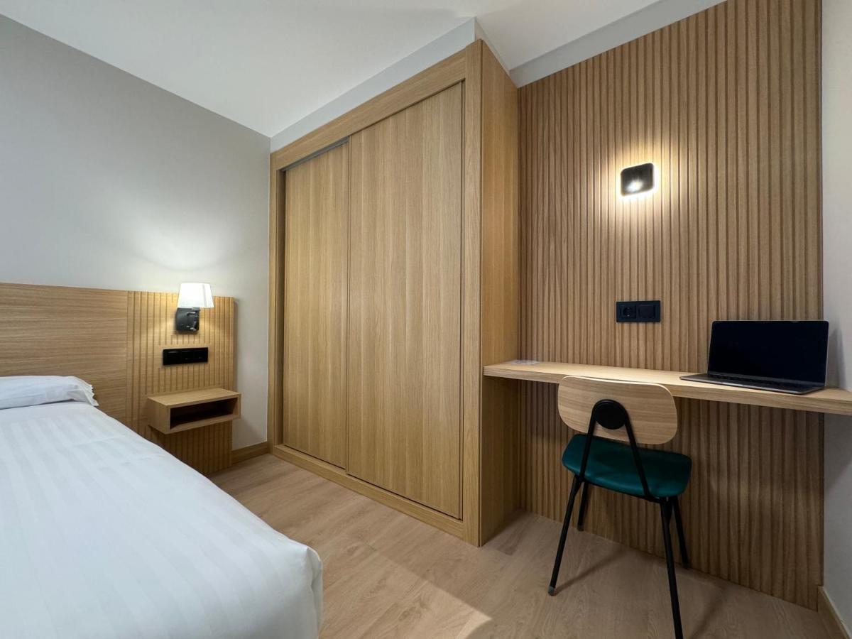 Hotel Europa Arteixo Bagian luar foto