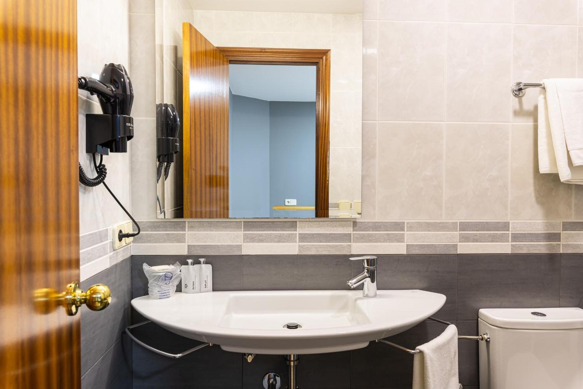 Hotel Europa Arteixo Bagian luar foto