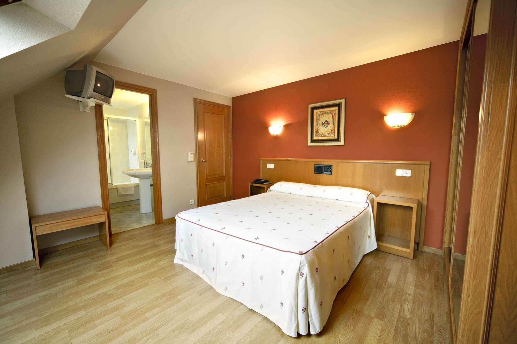 Hotel Europa Arteixo Bagian luar foto
